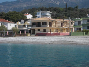  Akrogiali Beach Apartments  Авиа 